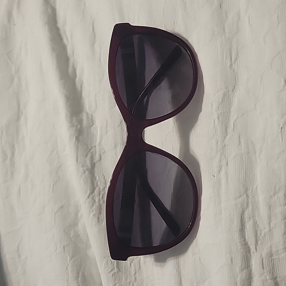Burberry sunglasses - Picture 1 of 4
